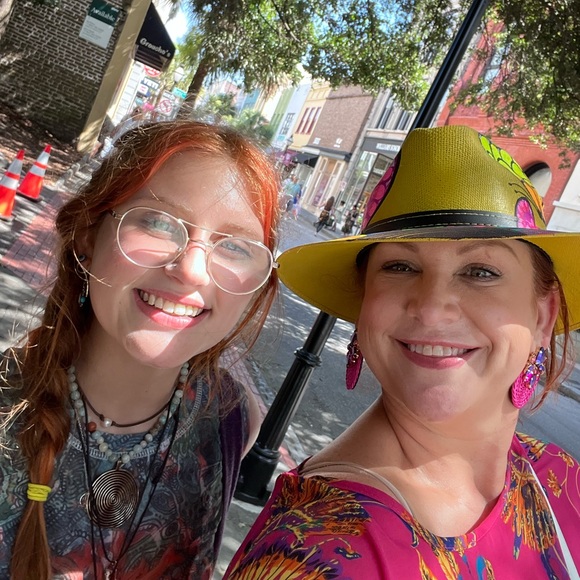 Meet your Posher, Jennifer and Kambria - Picture 1 of 1